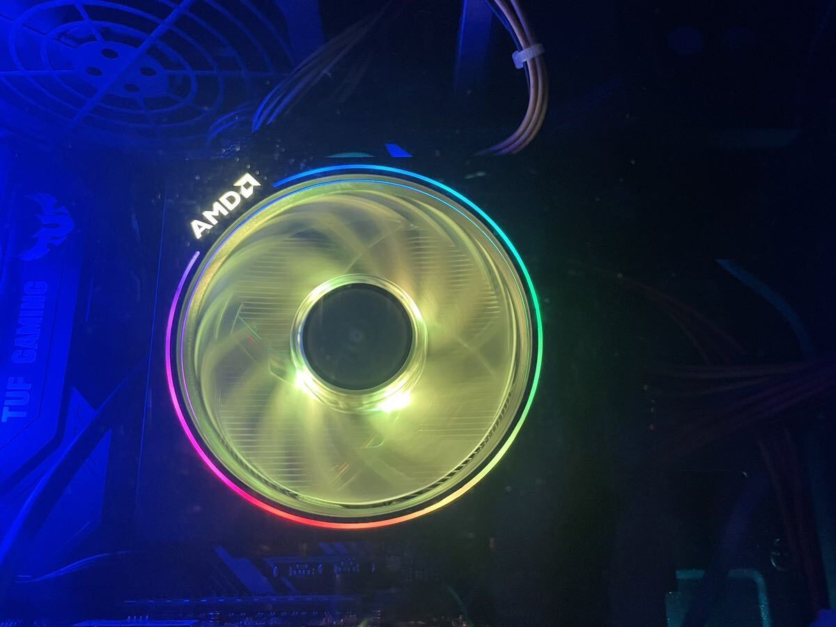 AMD純正 LEDファン CPUクーラー AMD Wraith Prism with Ryzenの画像1