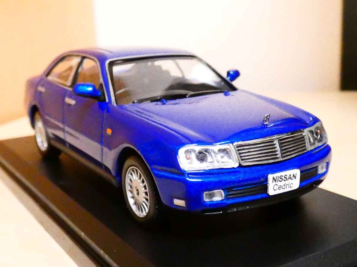 国産 名車コレクション 1/43 日産 セドリック 2001 青 アシェット 旧車 クラシックカー ミニカー ＴD_画像1