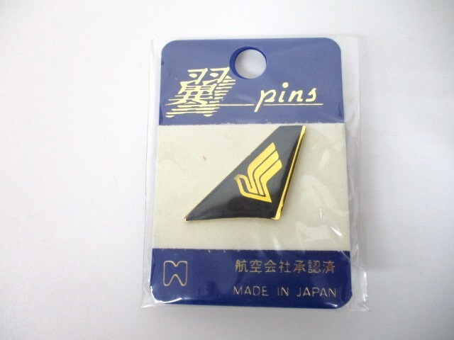 【3-159】シンガポール航空 翼 pins 尾翼 ピンバッジ 航空グッズ_画像1