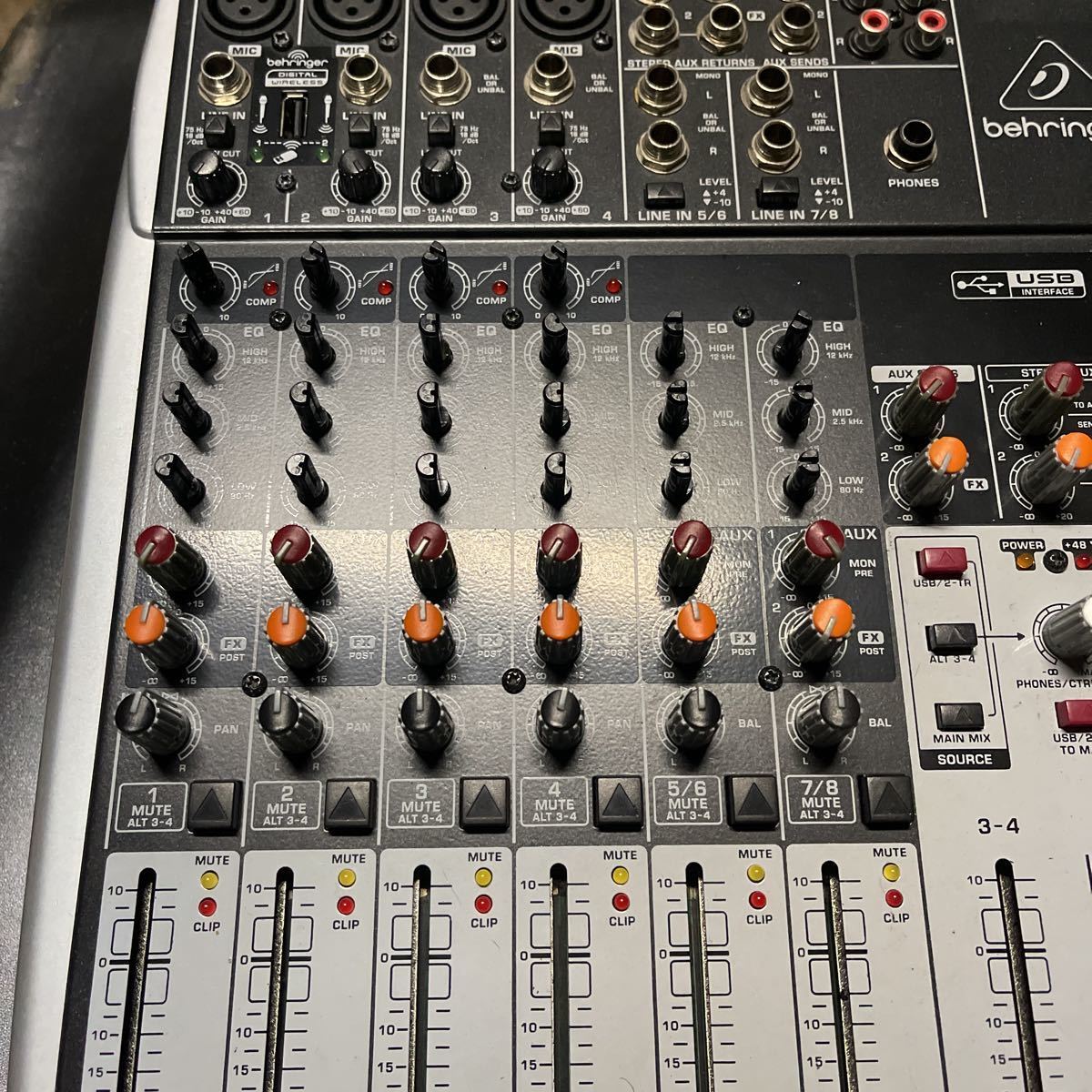 [D318]Behringer аналоговый микшер 12 канал XENYX Q1204USB электризация проверка только текущее состояние лот 