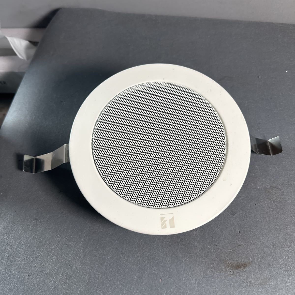 2FC21_6T」中古TOA PC-1861 天井埋込型スピーカーBGM用 金属製 2FC21_6T」中古TOA PC-1861 天井埋込型スピーカーBGM用 金属製