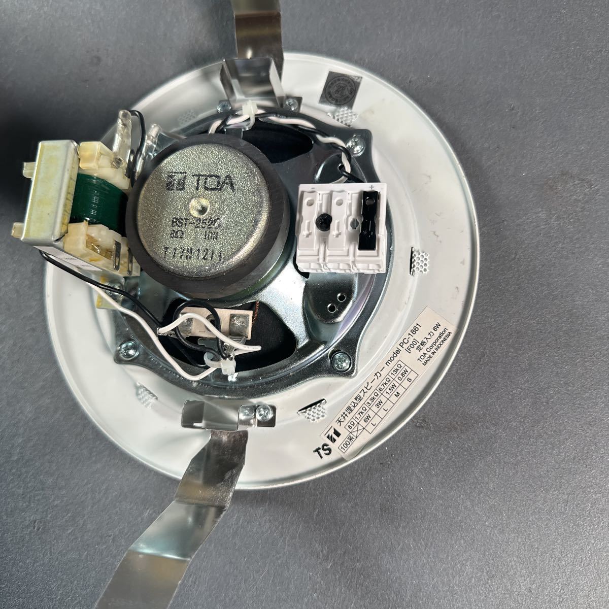 2FC21_6T」中古TOA PC-1861 天井埋込型スピーカーBGM用 金属製 2FC21_6T」中古TOA PC-1861 天井埋込型スピーカーBGM用 金属製