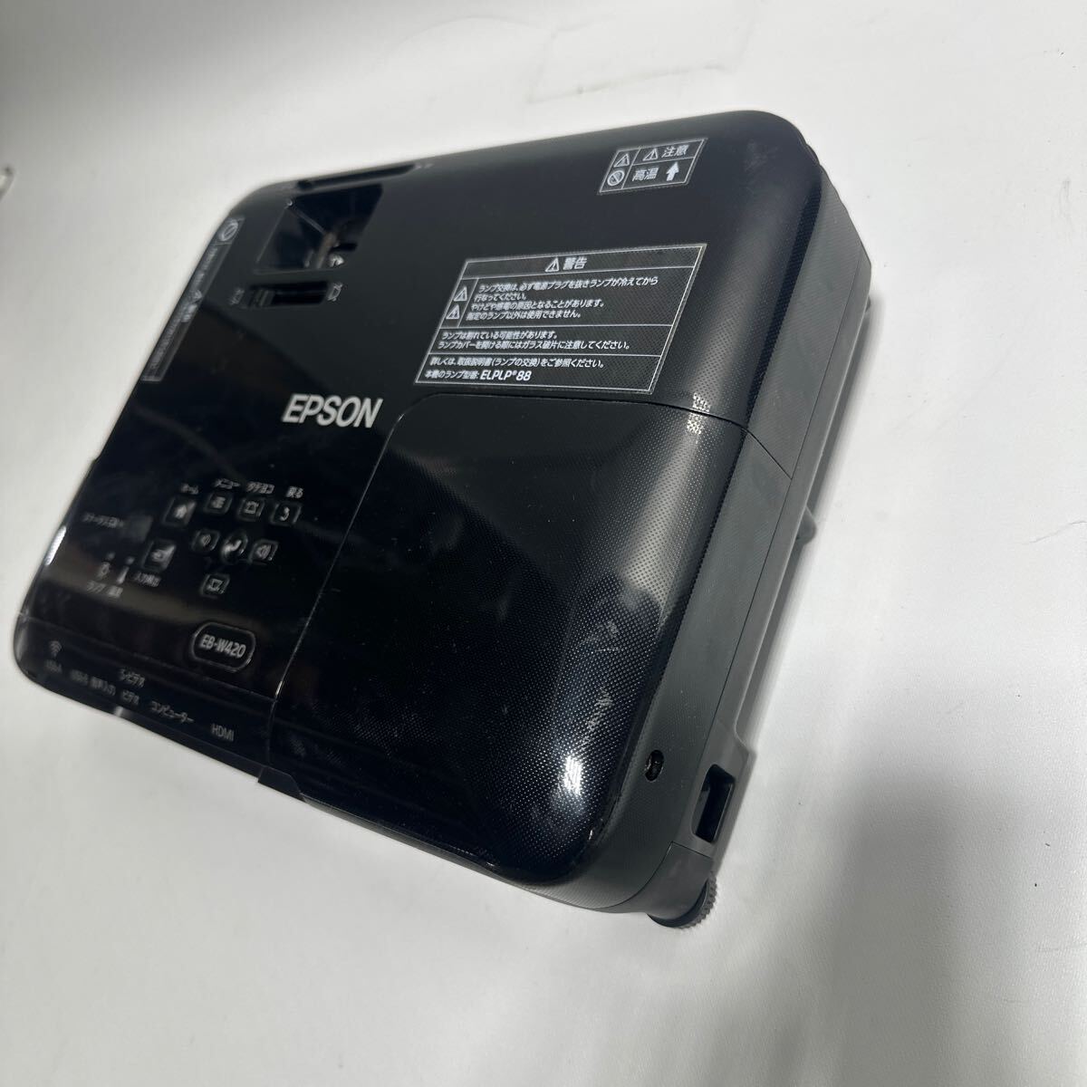 「2FK110」EPSON エプソン プロジェクター EB-W420動作品　現状出品　フィルター部カバー欠品　ランプ27時間_画像4