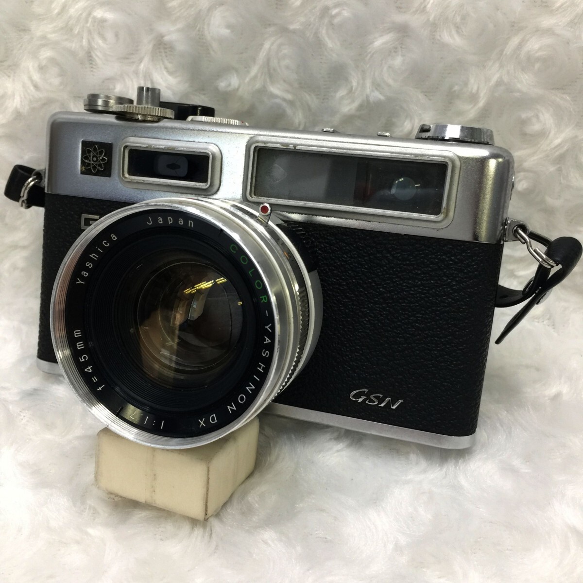 YASHICA ELECTRO 35 GSN ヤシカ エレクトロ35 35mmレンズ固定式 レンジファインダーカメラ ストラップ付 ジャンク品 ／ 05-00983_画像2