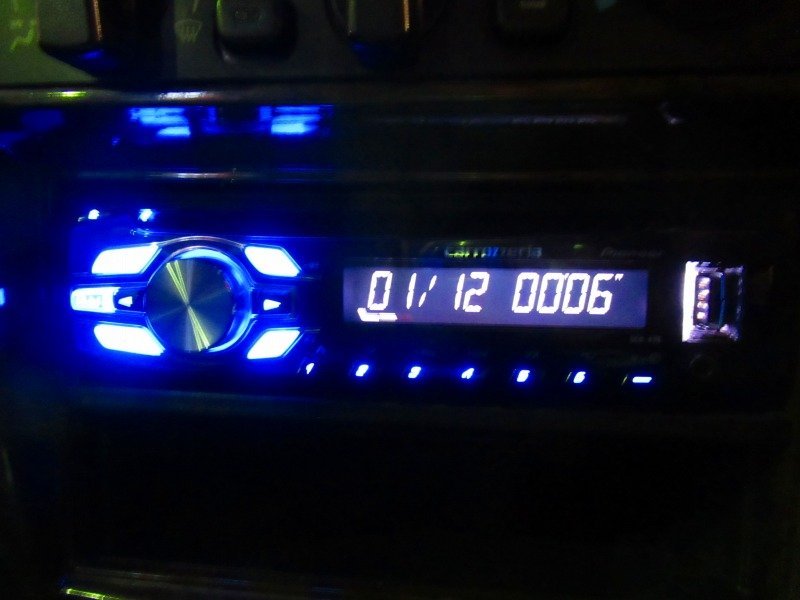 carrozzeria カロッツェリア DEH-470 CD USB AM FM CDプレーヤー 三菱 車からの取り外し品！_画像2