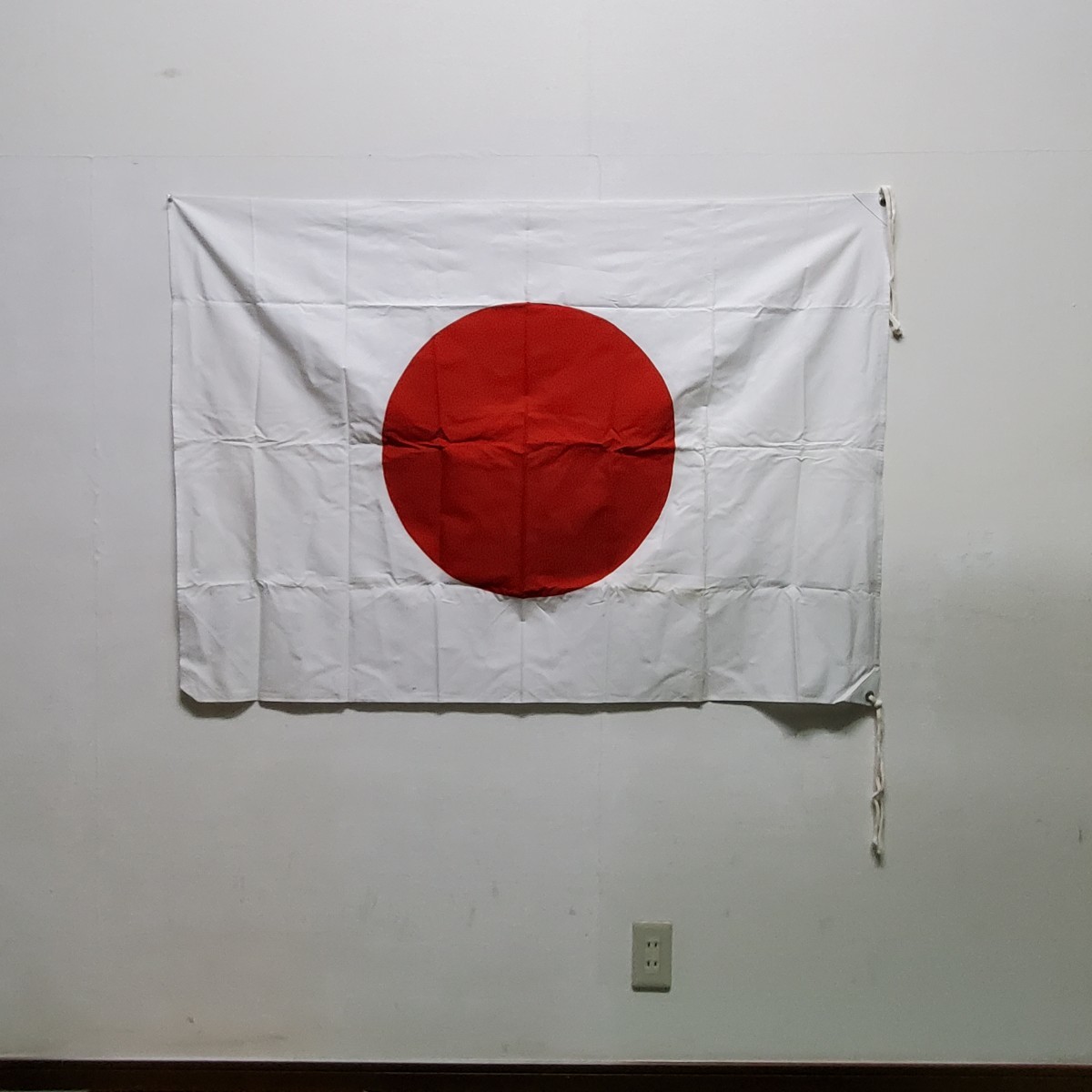 日の丸 国旗 旗　129cm/91cm（検索 軍隊 アンティーク ビンテージ フラッグ　c1/1020_画像1