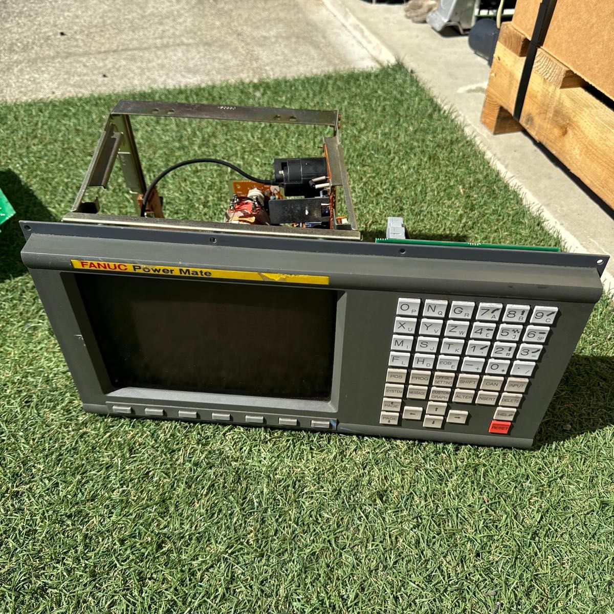 Fanuc A02B-0166-C001 9インチ CRT/MDI ユニット モニター 部品 Fanuc A02B-0166-C001 9インチ CRT/MDI ユニット モニター 部品