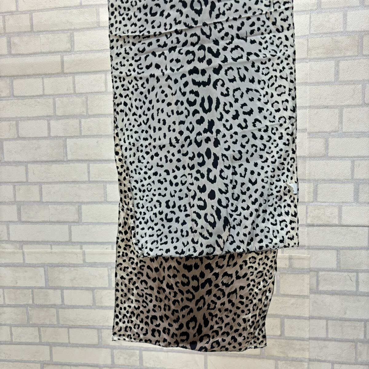 未使用 日本製 BASILE スカーフ ストール シルク 絹100% レオパード 豹柄 ベージュ レディース メンズ 絹100%_画像4
