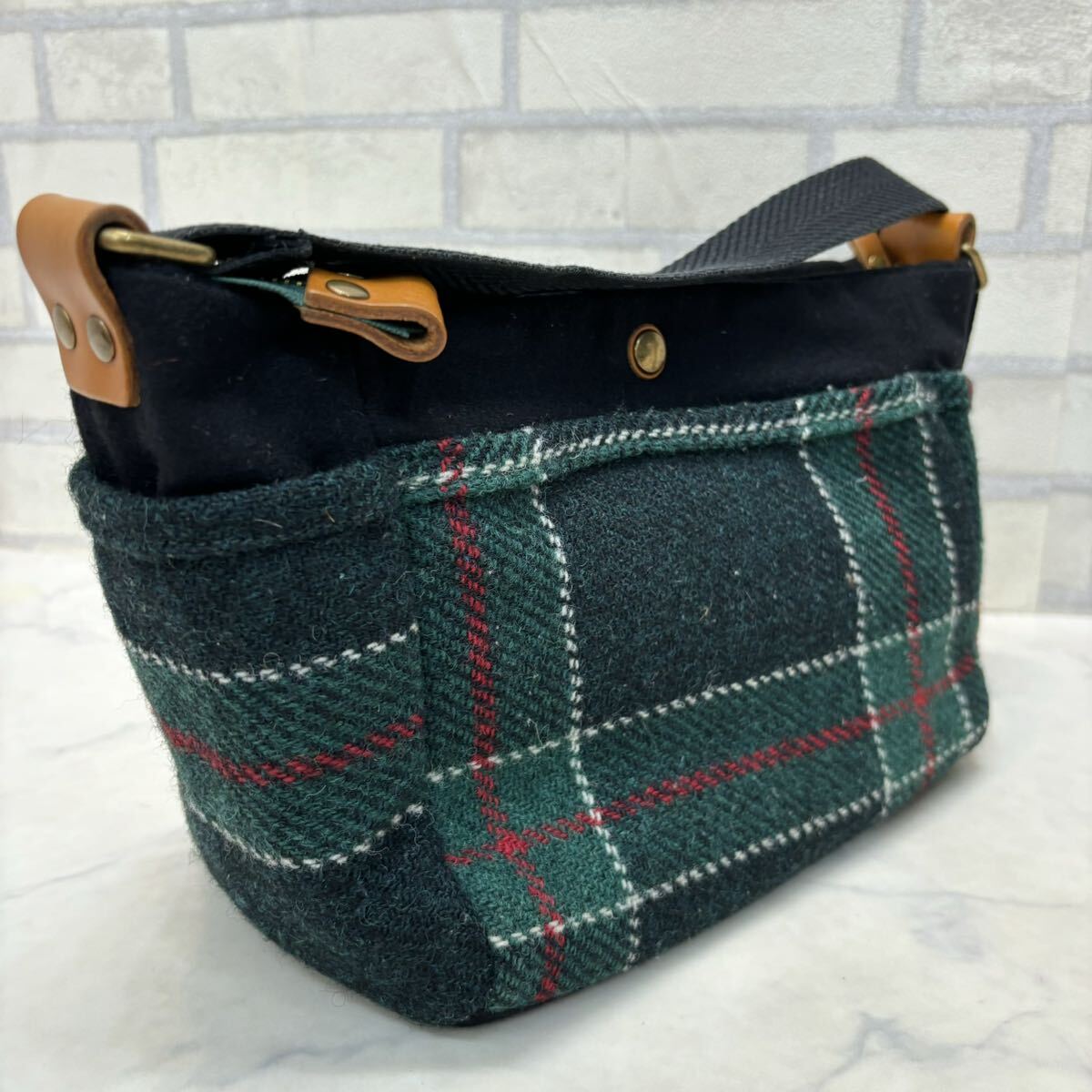 良品 Harris Tweed ハリスツイード チェック ショルダー バッグ 斜め掛け グリーン 緑 本革レザー レディース_画像3