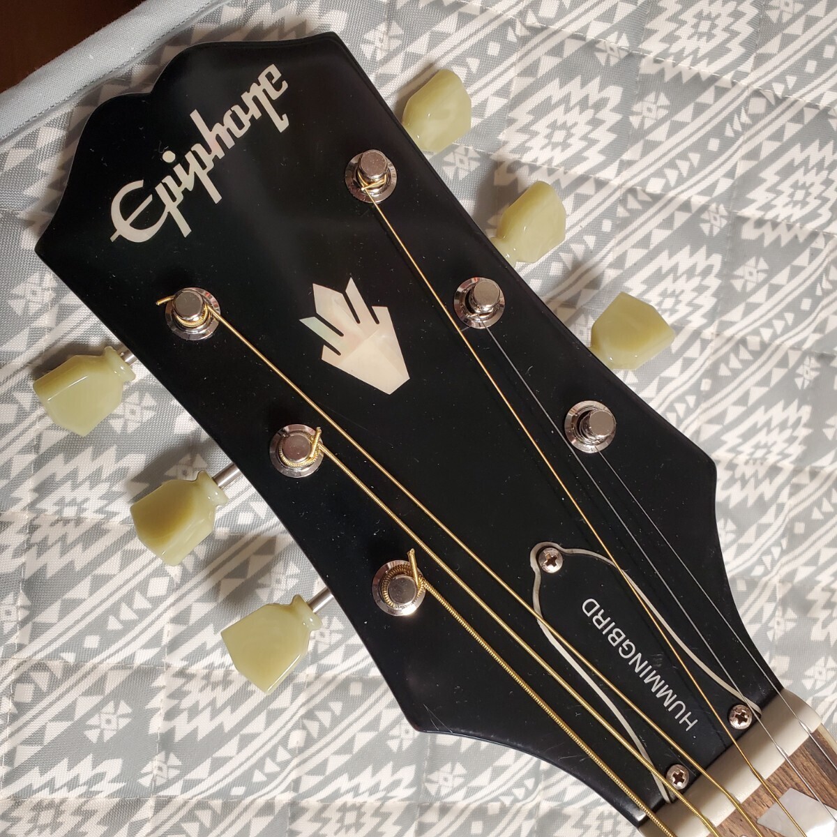 Epiphone Inspired by Gibson Hummingbird Aged Antique Natural Gloss エピフォンハミングバード　アンティークナチュラル　中古美品_ヘッドシェイプもギブソン寄り