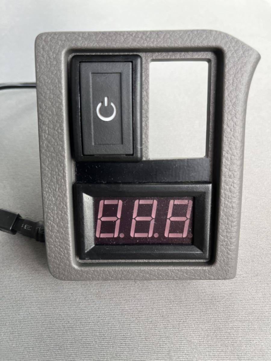 DA17V系（OEM含）専用！　電圧計を埋め込んだパネル、表示ON、OFFスイッチ付、グリーン表示、①