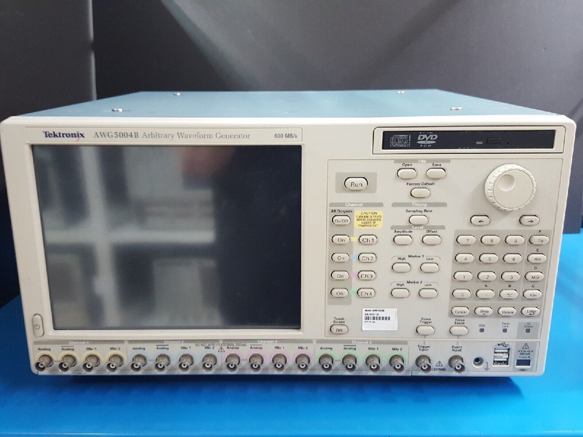 [NBC] Tektronix AWG5004B 任意波形ジェネレータ 600MS/s, 4ch Arbitrary Waveform Generator (中古 0116)