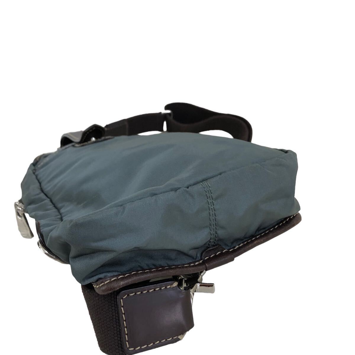 h040 イタリア製 STEFANO MANO ステファノマーノ ボディバッグ ワンショルダー バッグ グレー系 肩掛け 鞄 カバン bag メンズ 紳士_画像4