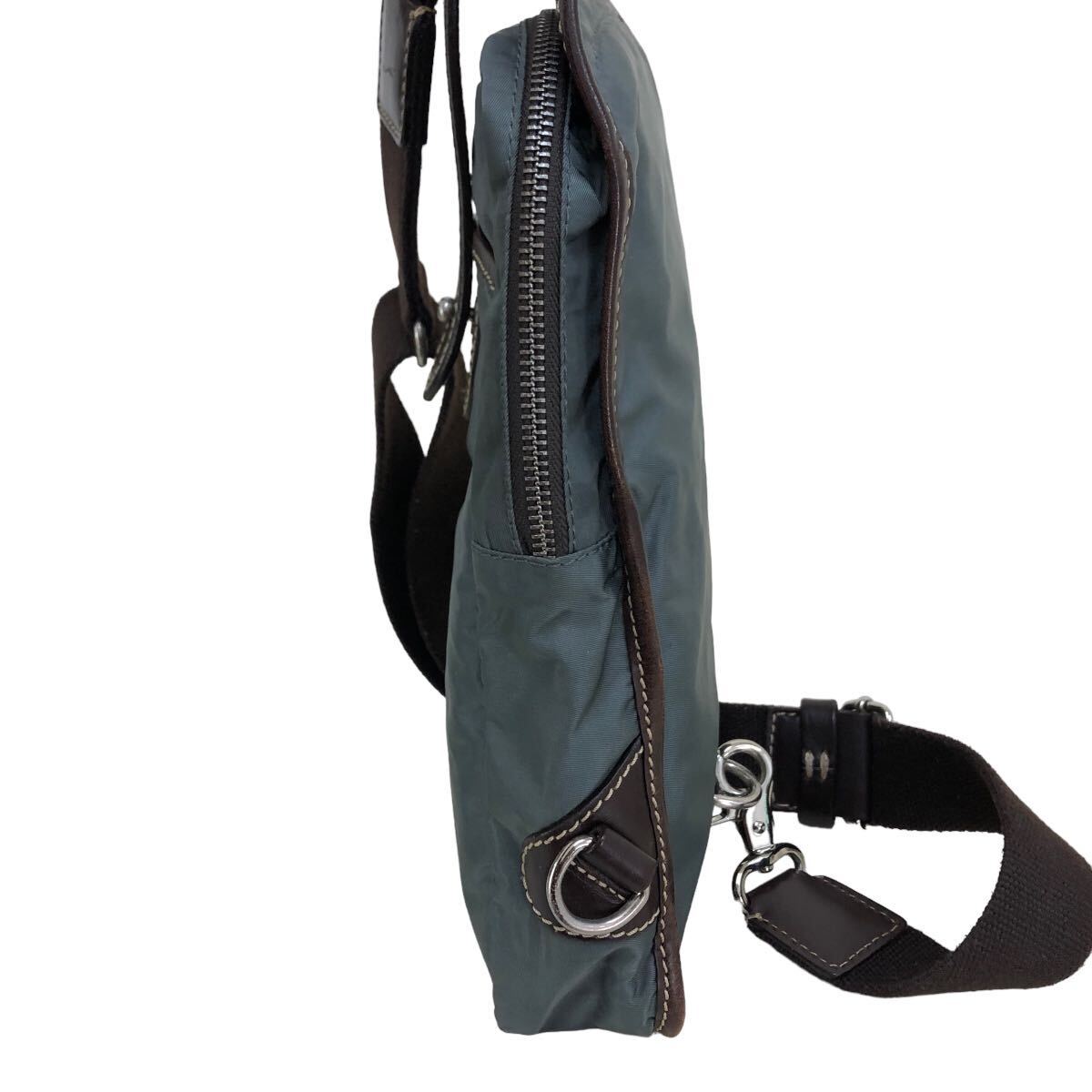 h040 イタリア製 STEFANO MANO ステファノマーノ ボディバッグ ワンショルダー バッグ グレー系 肩掛け 鞄 カバン bag メンズ 紳士_画像8
