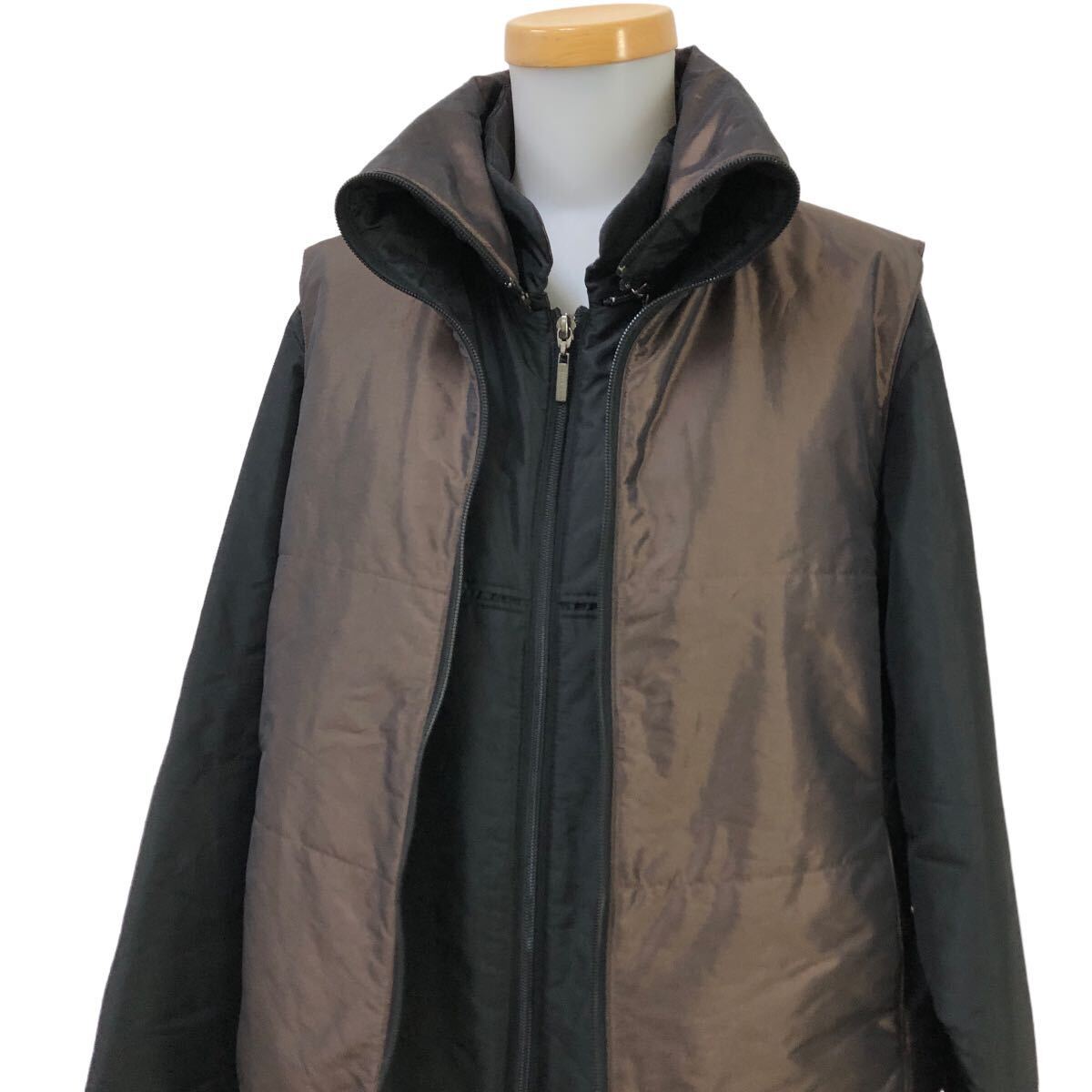 m499-32 HIROKO KOSHINO ヒロココシノ ベスト 付き デザイン 中綿コート コート 上着 羽織り アウター ブラック レディース 11の画像2