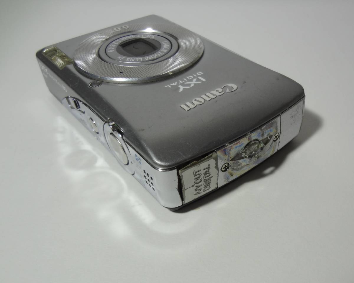 Canon IXY DIGITAL 80 (PC1147) exterior with defect Canon IXY DIGITAL 80 (PC1147) exterior with defect