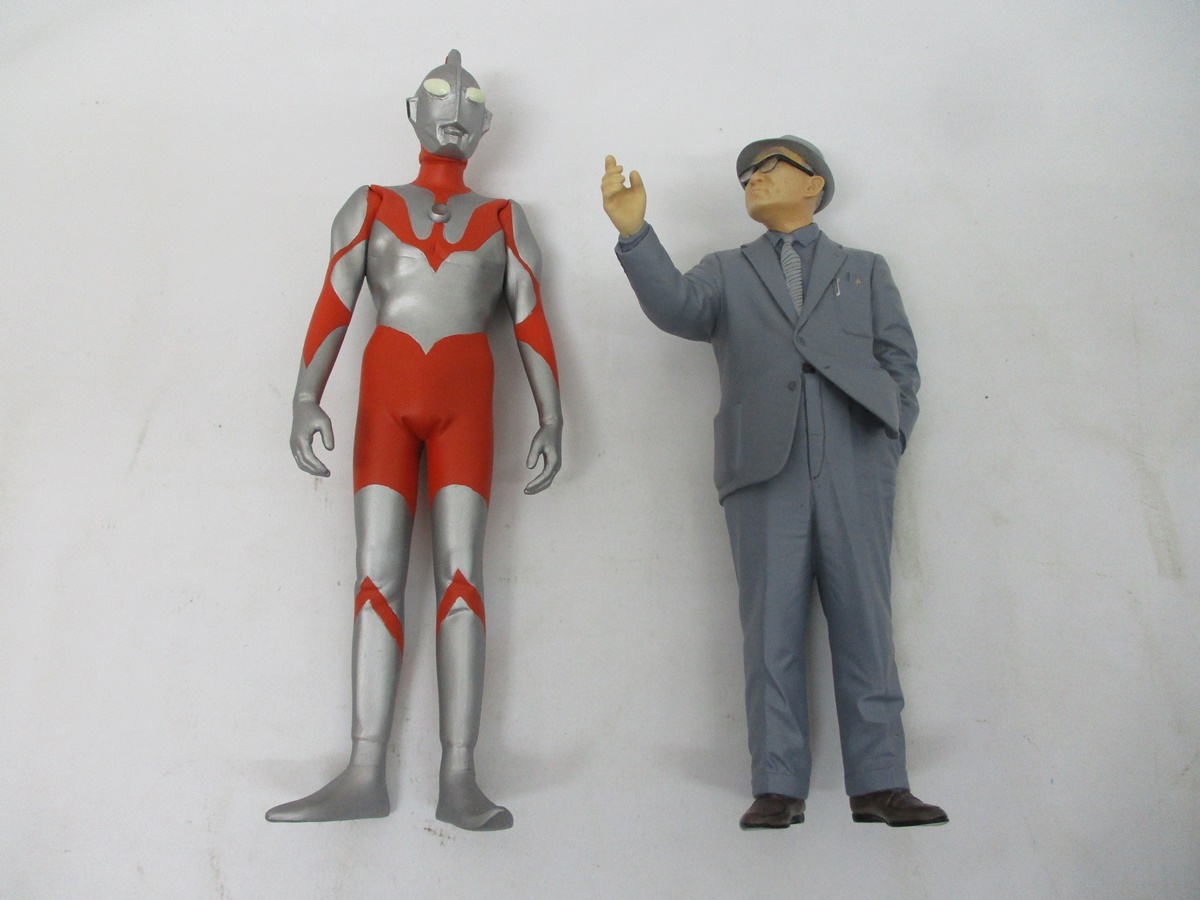 Yahoo!オークション - 7048P 1/12 円谷英二氏とウルトラマン Yahoo!オークション - 7048P 1/12 円谷英二氏とウルトラマン
