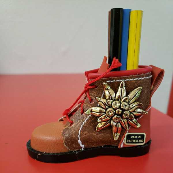 スイス製　インテリア置物として飾っても素敵　ブーツ入りミニ色鉛筆セット　スイスのお土産_画像1