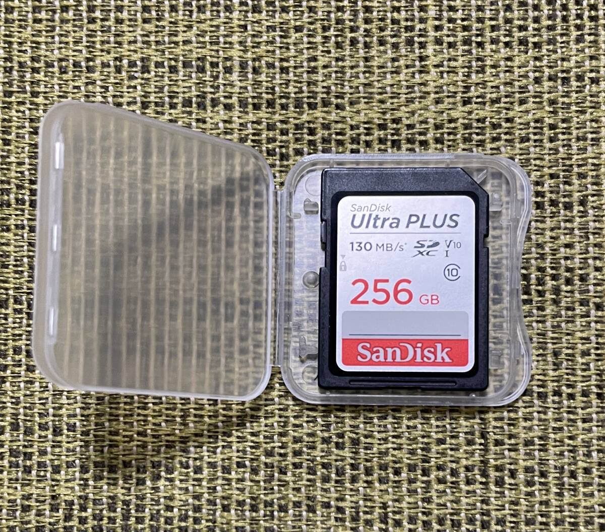 サンディスク SANDISK Ultra PLUS SDXCカード 256GB Class10 UHS-I U1 V10 最大読込130MB/sの画像1