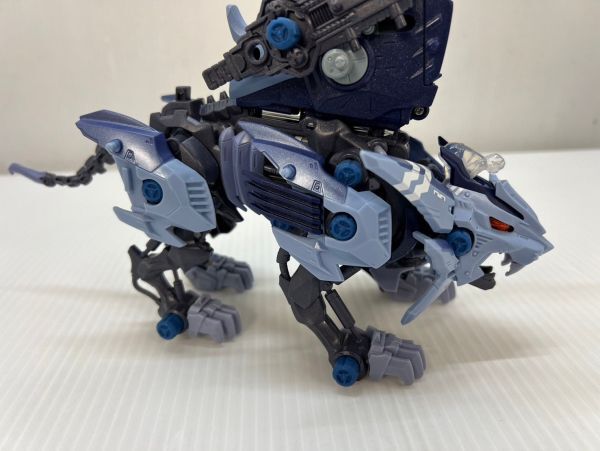 SD435-240309-068【中古】ゾイドワイルド 列伝 クライブ・ ディアス専用 ワイルドライガー 組立済み ZOIDS WILD_画像2