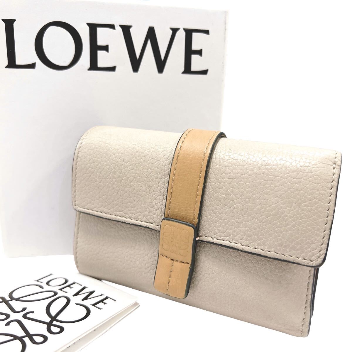 ロエベ LOEWE アナグラム バーティカルウォレット スモール アナグラム ロゴ型押し レザー 折り財布 三つ折り バイカラー ベージュ ピンクA_画像1