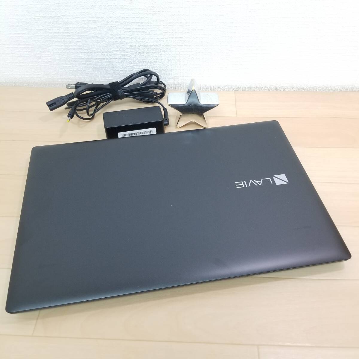 2018年販売モデル/超美品/即決特典付!HDD1TB/メモリ8GB/Webカメラ/Office/スピード出荷/Win11/即使用可ノートPC(D6078)_倉庫間の移動の際の薄いスレ傷があります。