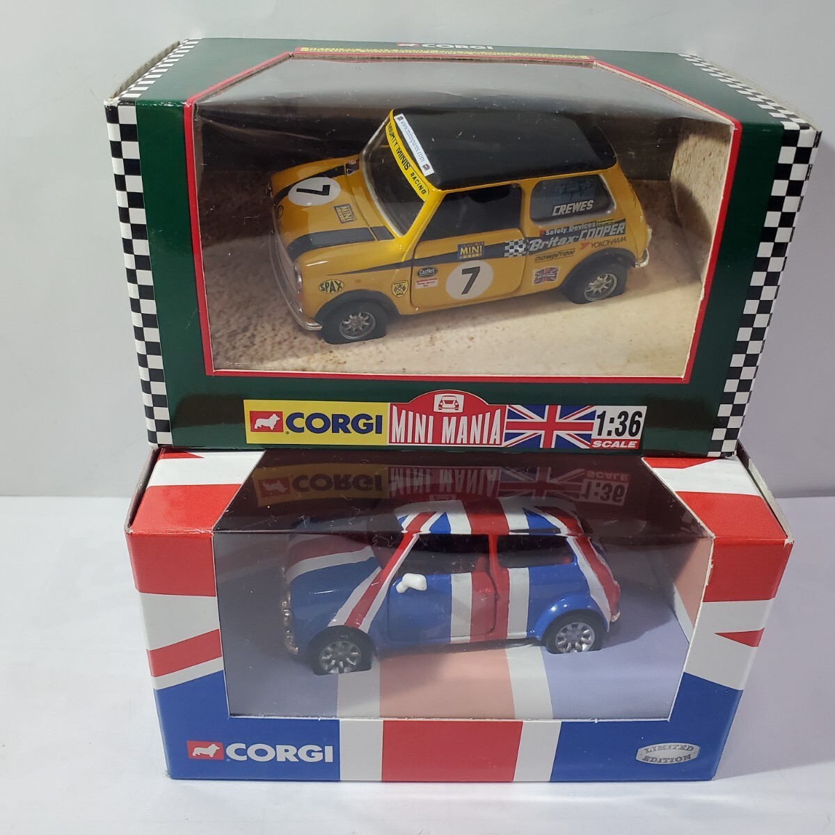 CORGI コーギー MINI MANIA 1/36「MIGHTY MINIS RACING 」と「MINI UNION JACK」2台セット 新品未使用 180_画像1