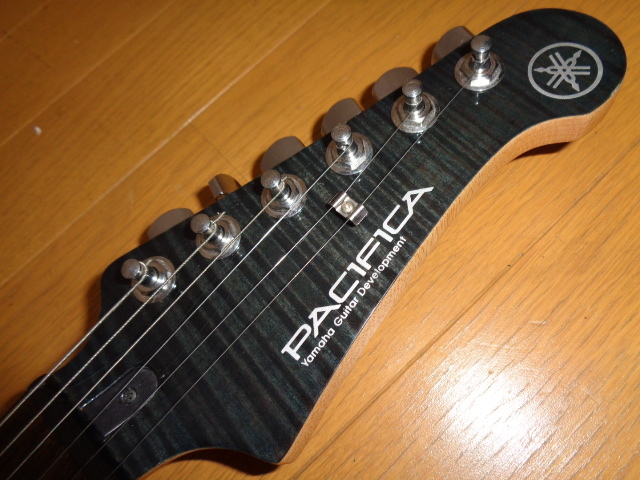 ★美品 YAMAHA PACIFICA パシフィカ PAC212VFM トランスルーセントブラック・カラー 動作品★の画像6