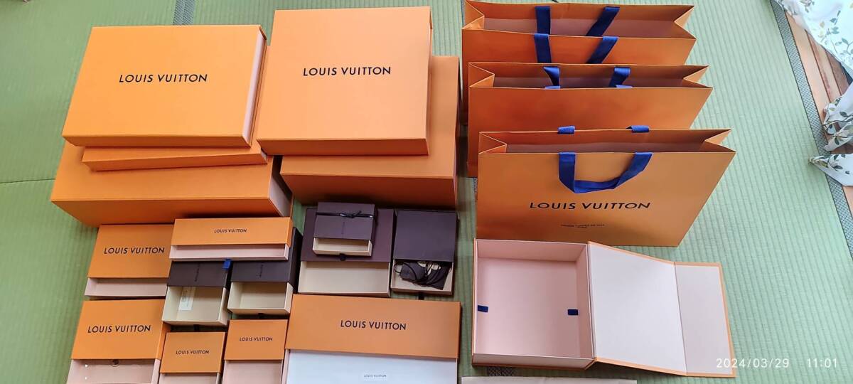 LOUIS VUITTON 空き箱（折り畳み可、マグネット付きあり）、紙袋、保存袋、巾着袋、メッセージカード等、まとめて出品_画像1