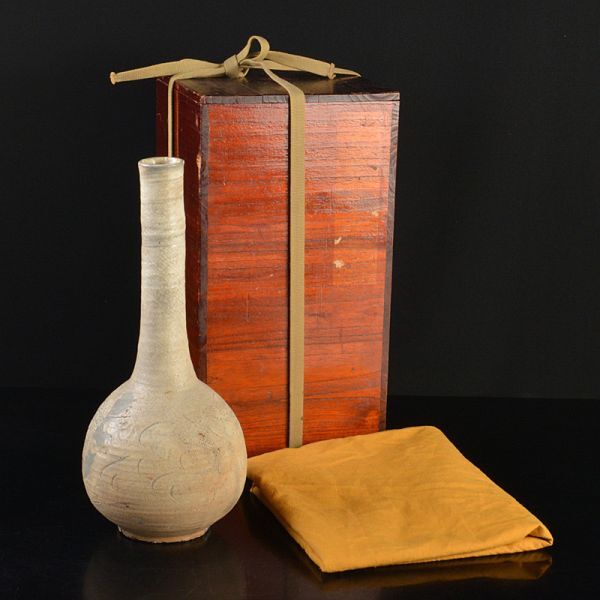 中国美術　磁州窯　白磁　刻亀文　耳付鶴首瓶　高さ約31cm　時代箱　古玩　VLZU_画像3