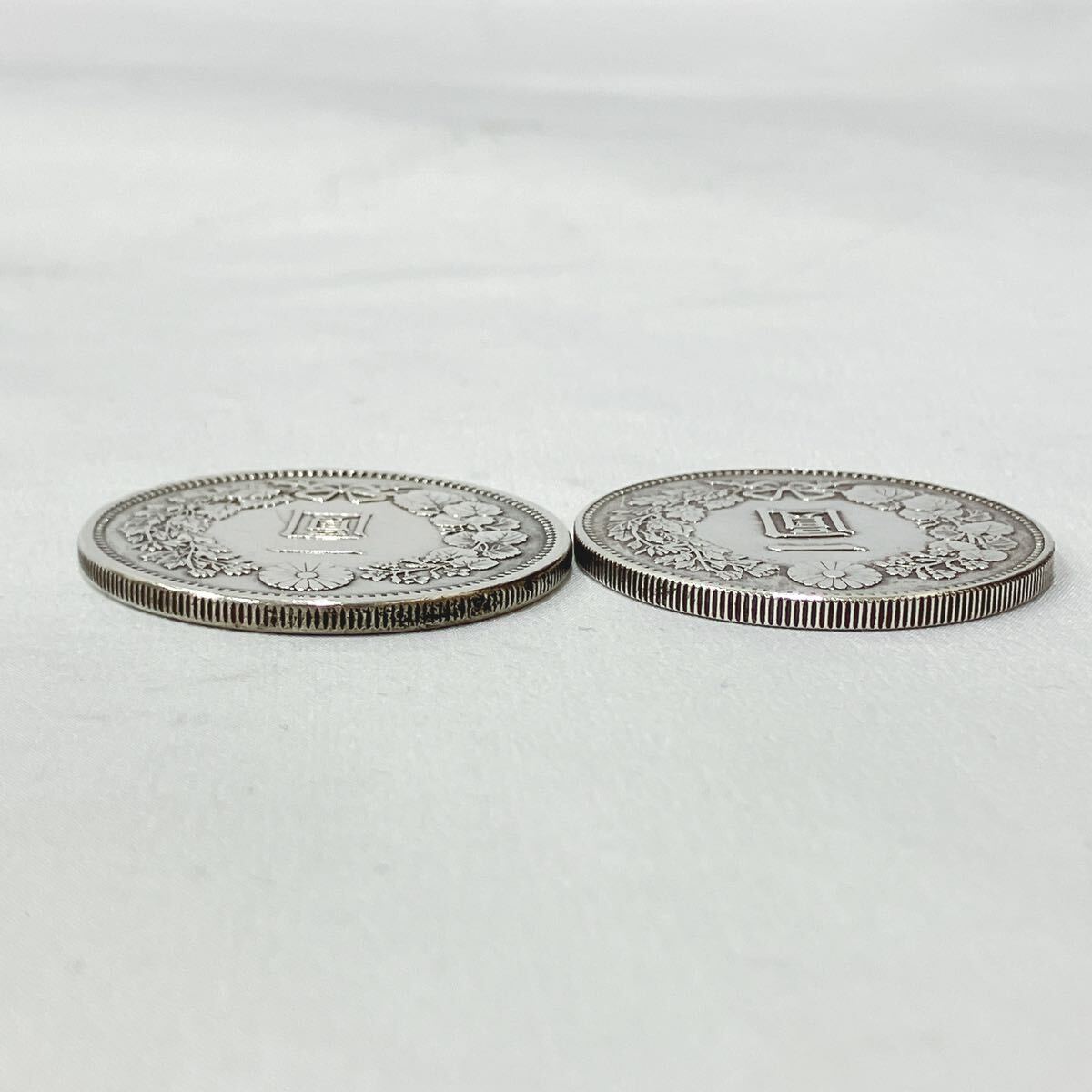 一圓銀貨 1円銀貨 2枚セット/明治23年 直径約38.2mm 厚さ約2.64mm 重量26.9g/明治11年 直径約38.82mm 厚さ約2.61mm 重量26.9g 古銭 R阿0208_画像7