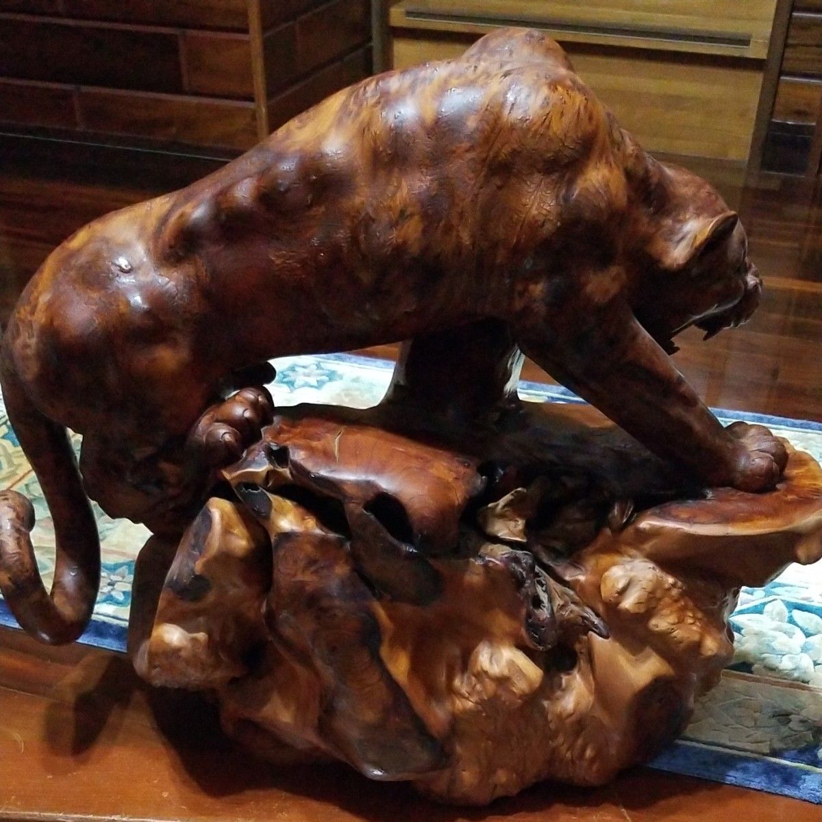 一刀彫　ヒョウ　全長63cm  置物 　オブジェ