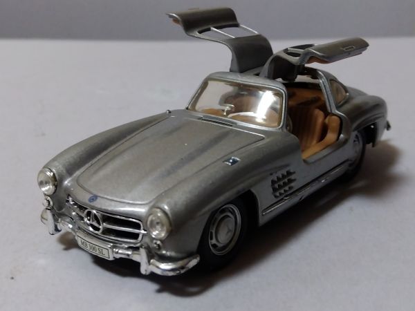 ★メルセデスベンツ　300SL　　　　　1/43カララマ★_画像2