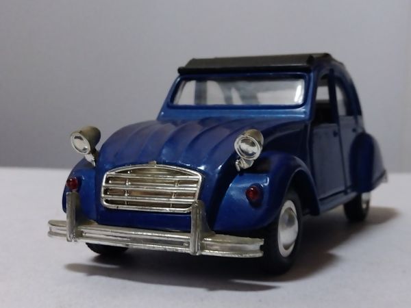 ★シトロエン　2CV（ブルー）　　　1/28サニーサイド★_画像1