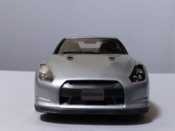 ★日産スカイライン　GT-R　R35　　　　1/24プラモデル完成品　メーカー不明★_画像7