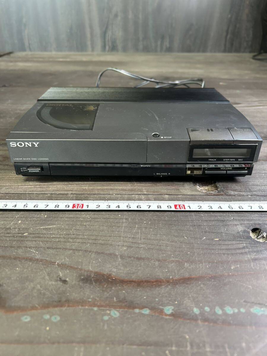0242 SONY ソニー D-2001 DIGITAL CDプレイヤー 通電確認 レトロの画像1