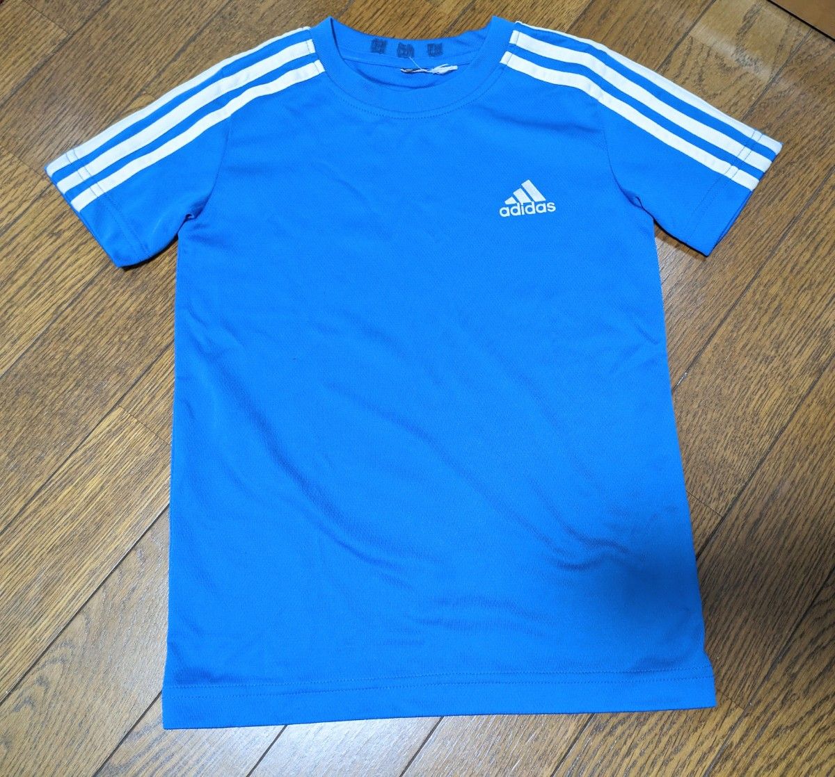 adidas アディダス サッカー 練習着  半袖 半袖Tシャツ ウェアー サイズ120ぐらい フットサル  Tシャツ