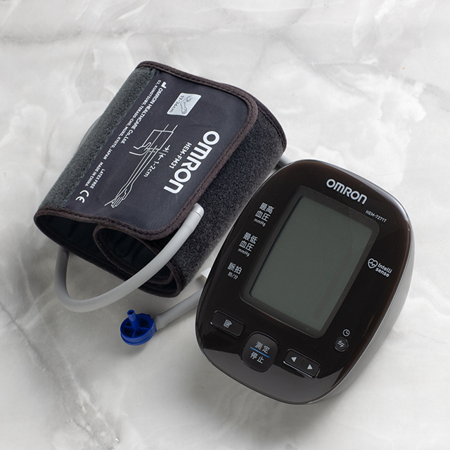 OMRONオムロン上腕式血圧計 HEM-7271T_画像1