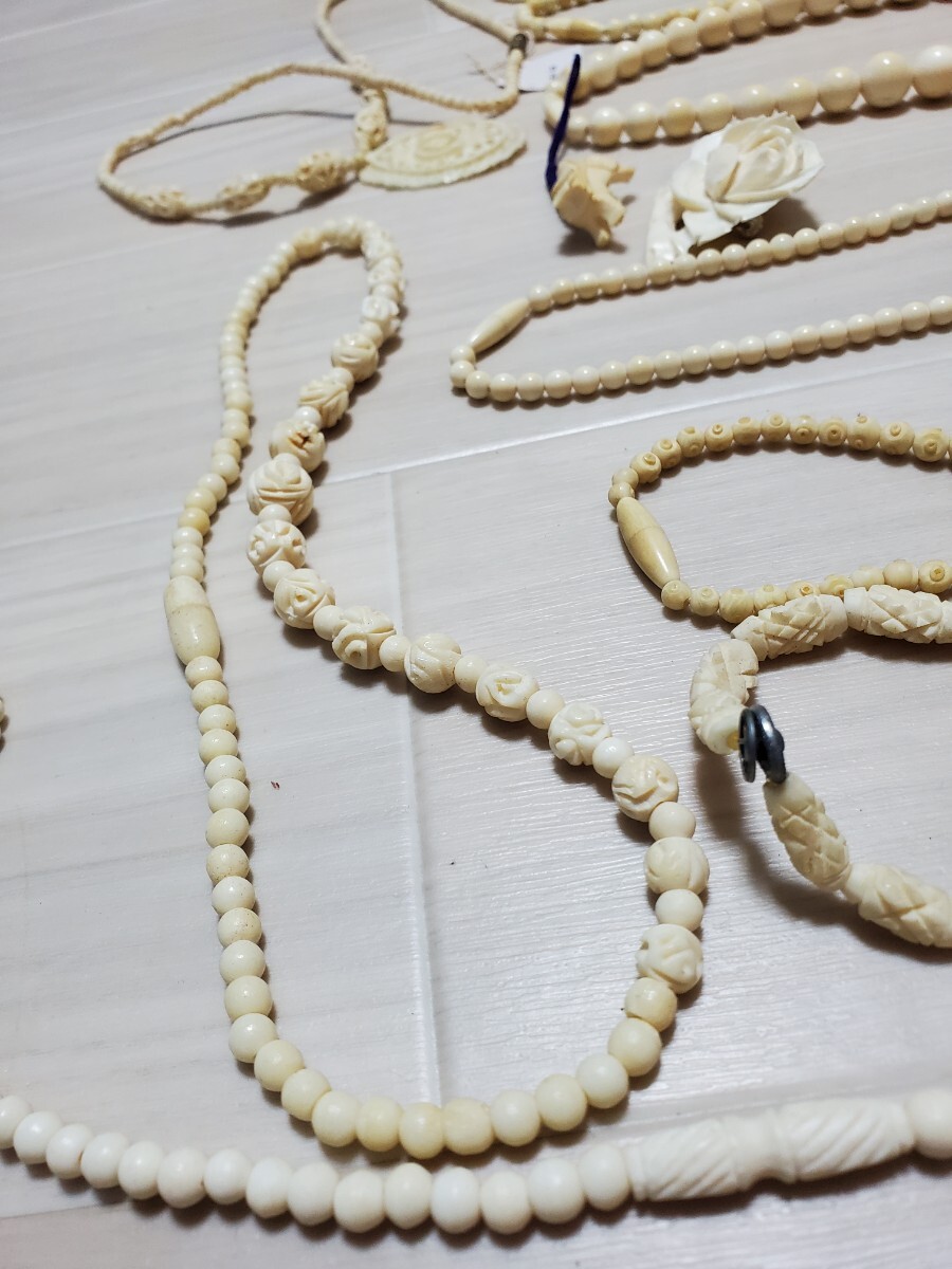  necklace accessory brooch Vintage ivory manner together 