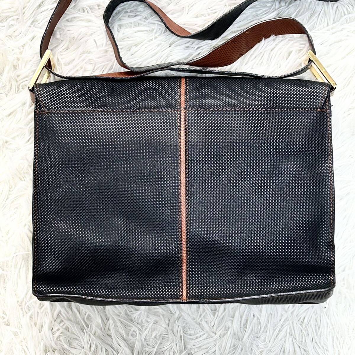 ●極美品●BOTTEGA VENETA ボッテガヴェネタ マルコポーロ ショルダーバッグ メッセンジャーバッグ 鞄 かばん レザー PVC 斜め掛け可 黒_画像3