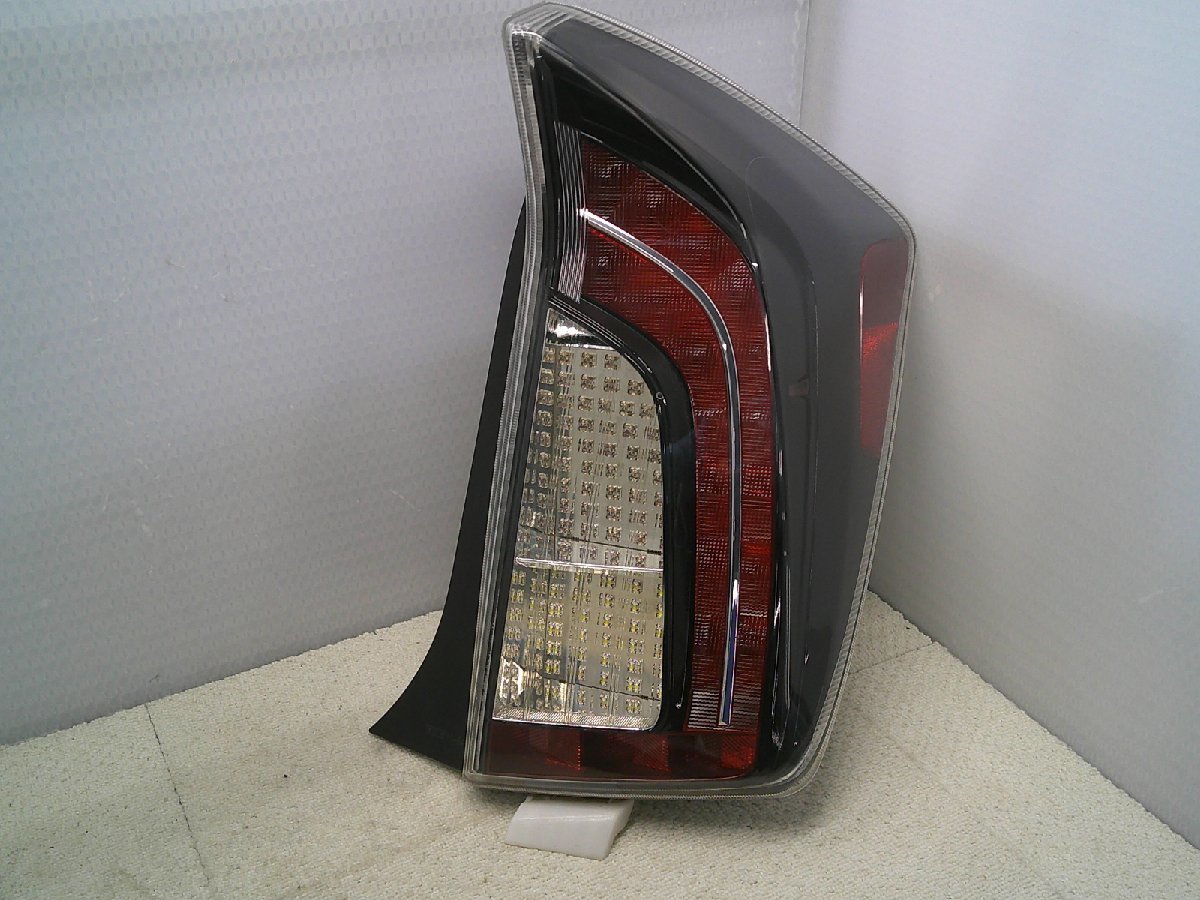 中古 トヨタ プリウス ZVW30 社外 TYC フルLED テールランプ 左右セット 11-6465 11-6466 右側 ジャンク品 (棚961-314)_画像3