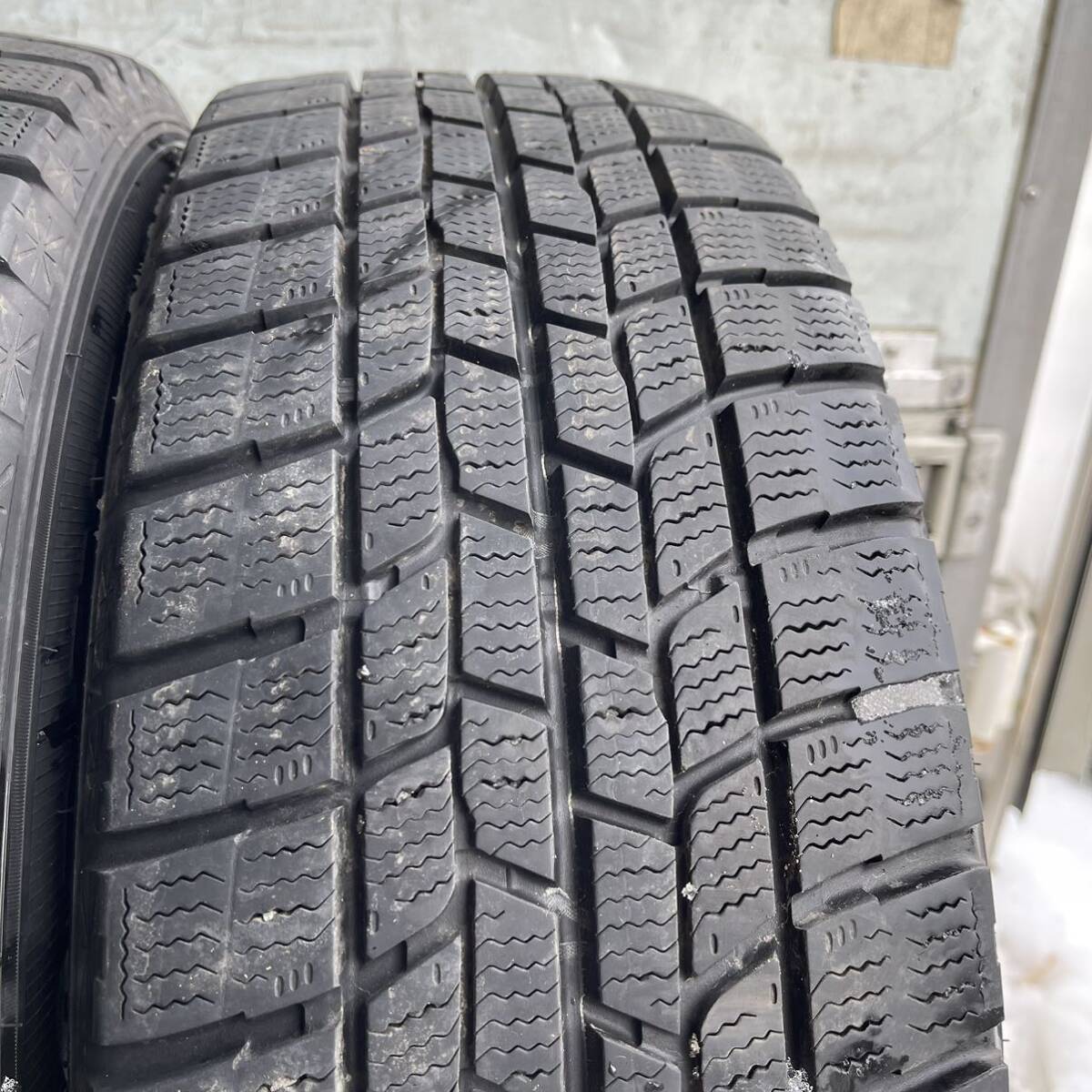 バリ山　GOODYEAR グッドイヤー　ICENAVI6 205/60R16 スタッドレス　タイヤ　2017年製　16インチ_画像5