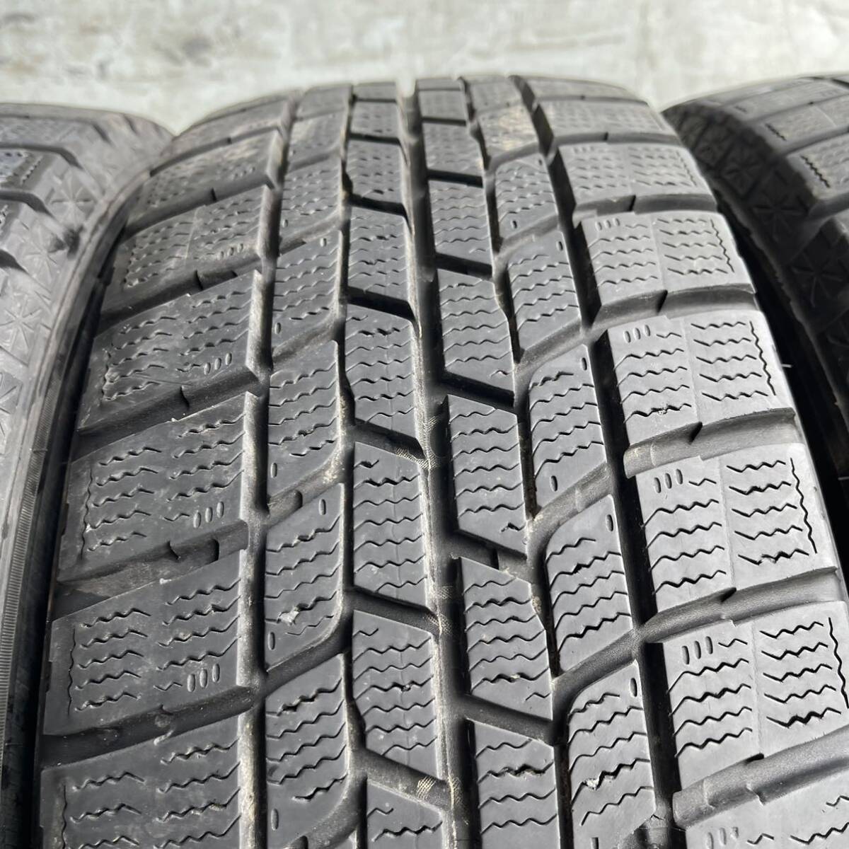 バリ山　GOODYEAR グッドイヤー　ICENAVI6 205/60R16 スタッドレス　タイヤ　2017年製　16インチ_画像4