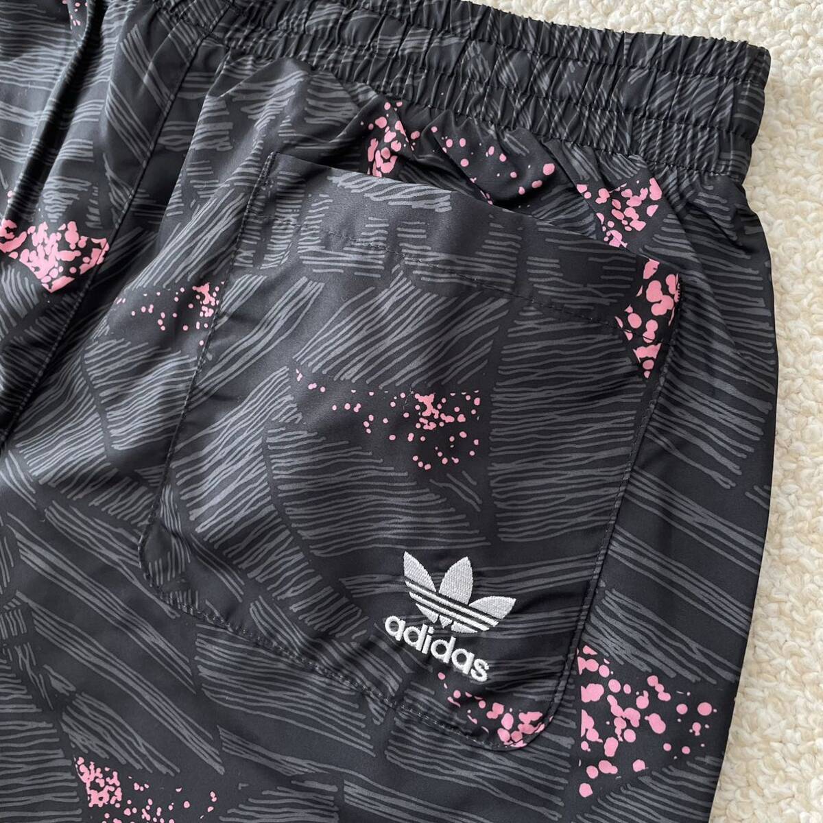 【送料無料】【定価6270円】adidas originals 総柄 水着 スイムパンツ ハーフパンツ メンズ Lサイズの画像5