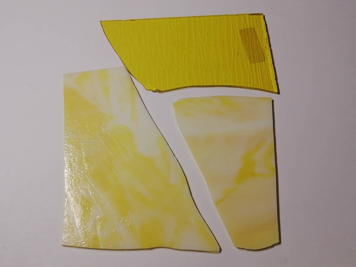  「ステンドグラス材料　興和商事　黄色系　3枚組」3㎜厚　端材整理品_画像1