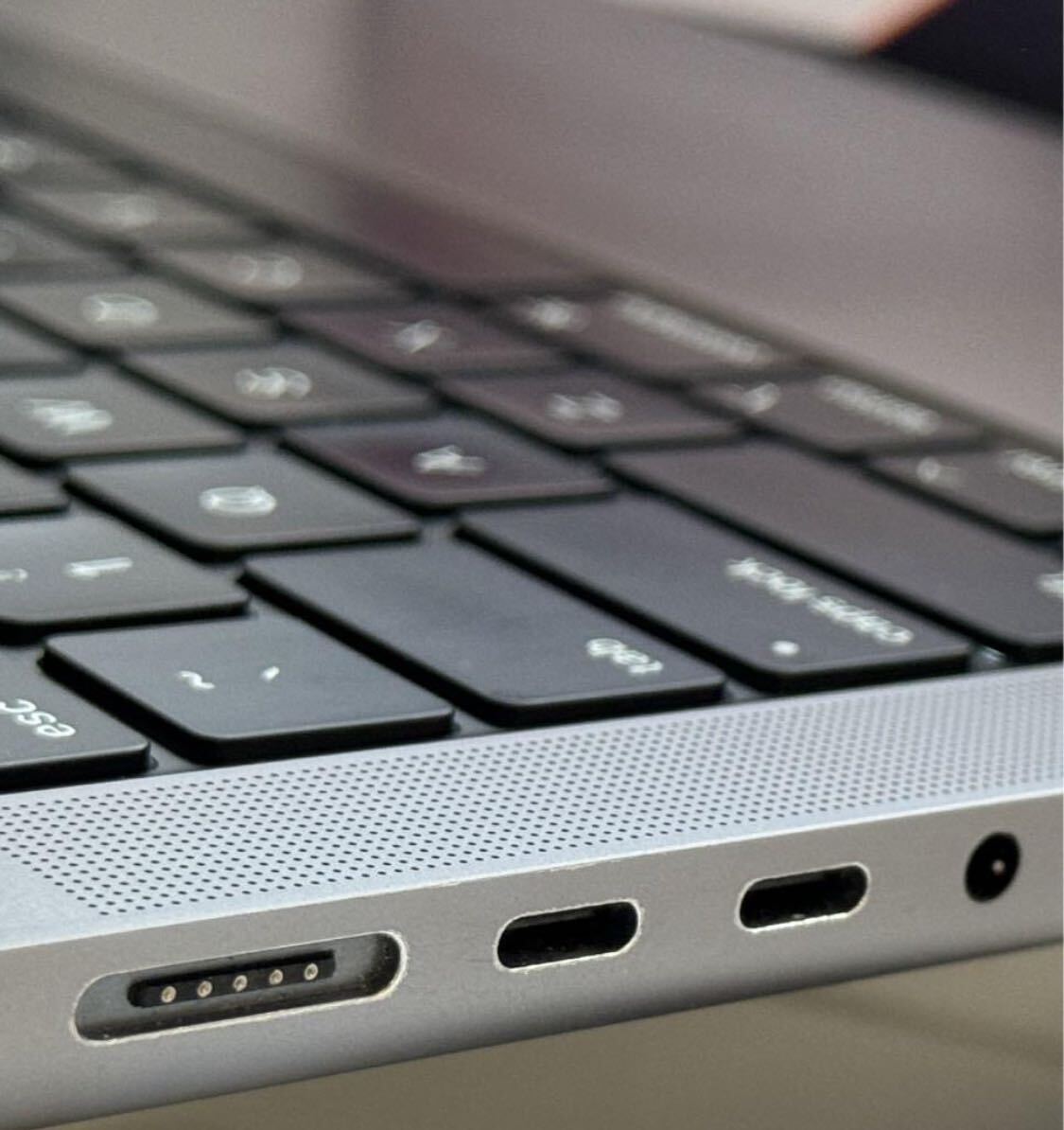 M1 Max MacBook Pro 14インチ 32GB 24 core 1TB USキーボード　スペースグレイ_画像8