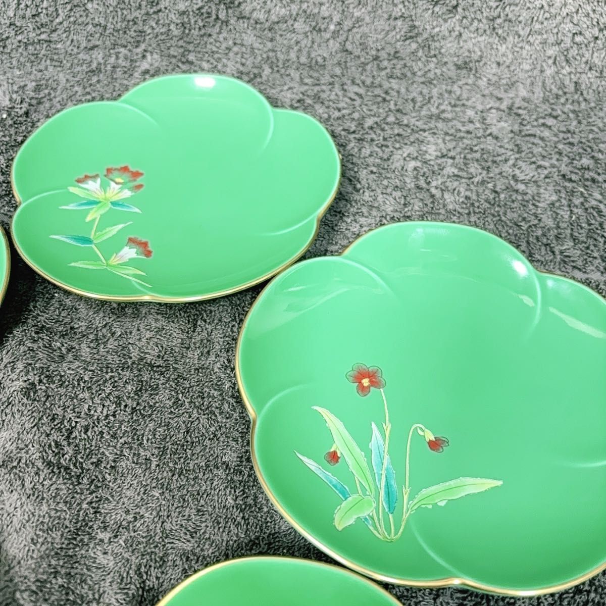 香蘭社　つごもり草有田焼の銘々皿５枚セット　グリーン 花柄 小皿