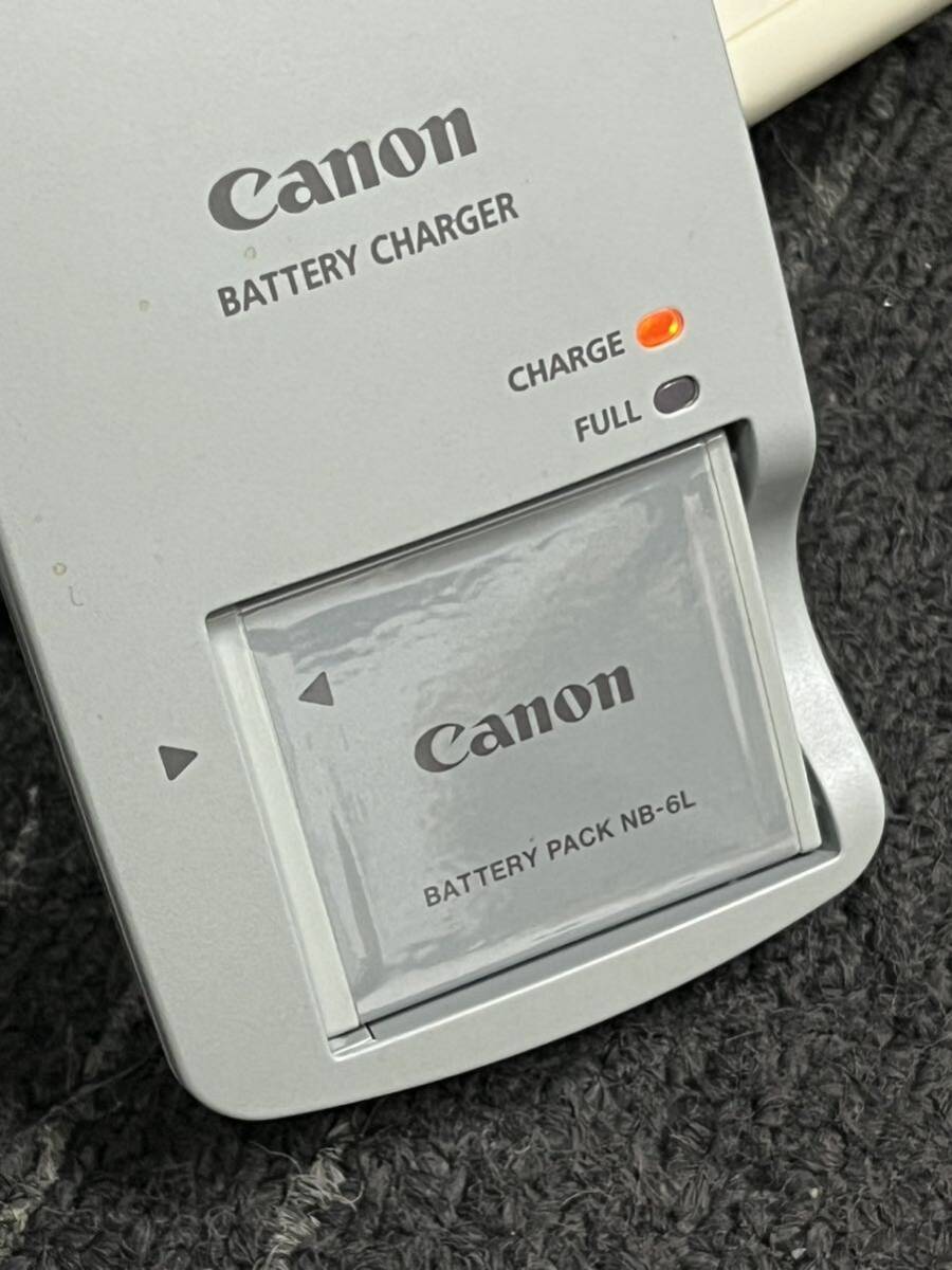 Canon IXY 930 IS デジカメ PC1437 動作OK シルバー バッテリー,アダプター,箱付きの画像10