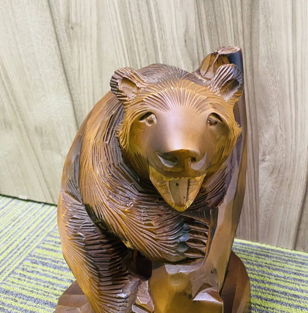 一点もの アイヌ民芸品 木彫りの熊 北海道産 作者不明 高さ約33cm 横幅約20cm 奥行約16cm