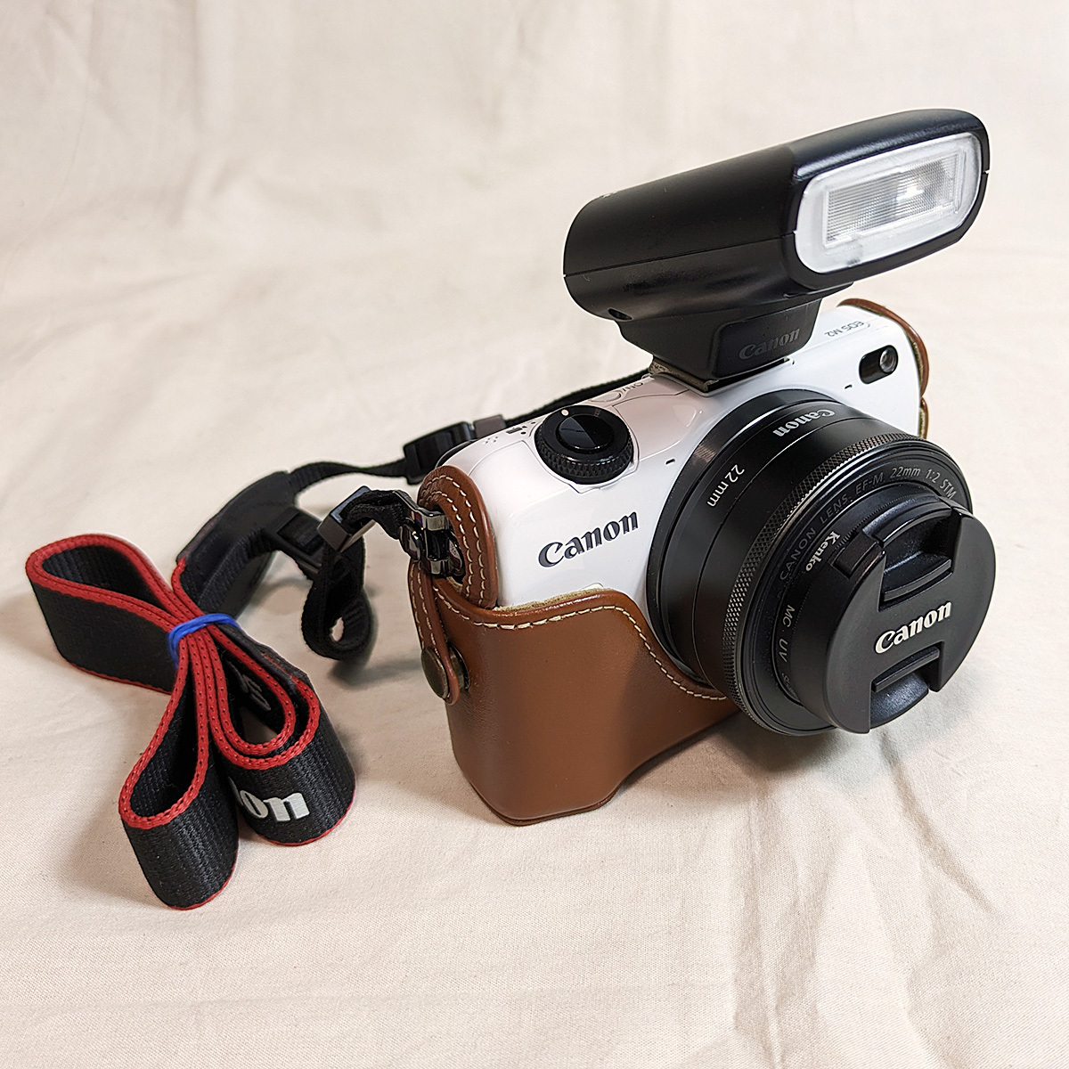 Canon　ミラーレスカメラ　EOS M2 トリプルレンズキット_画像2